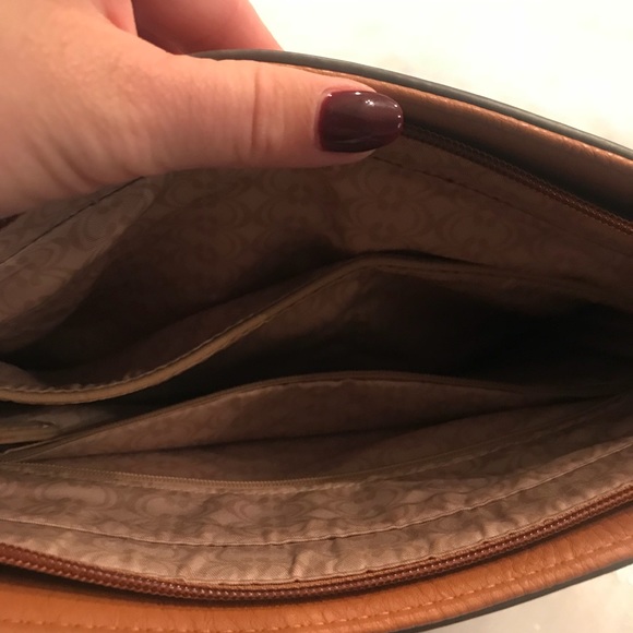 Fringe crossbody - Picture 2 of 2